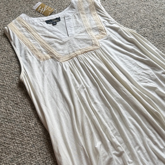 Suzanne Betro Cream Square Eyelet Yoke Sleeveless Camisole - Picture 3 of 3
